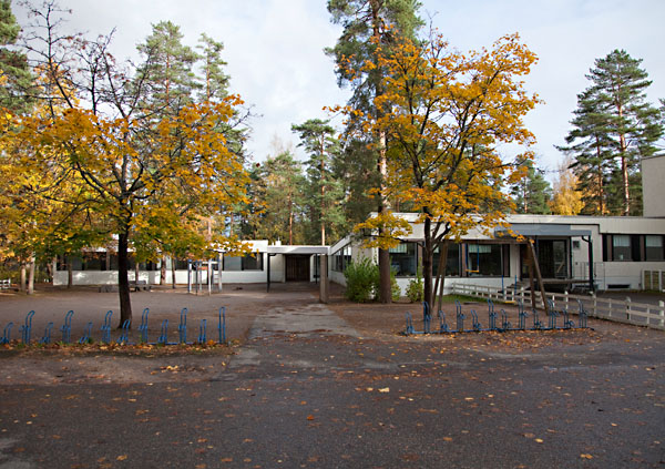 H&auml;rk&auml;vehmaan koulu